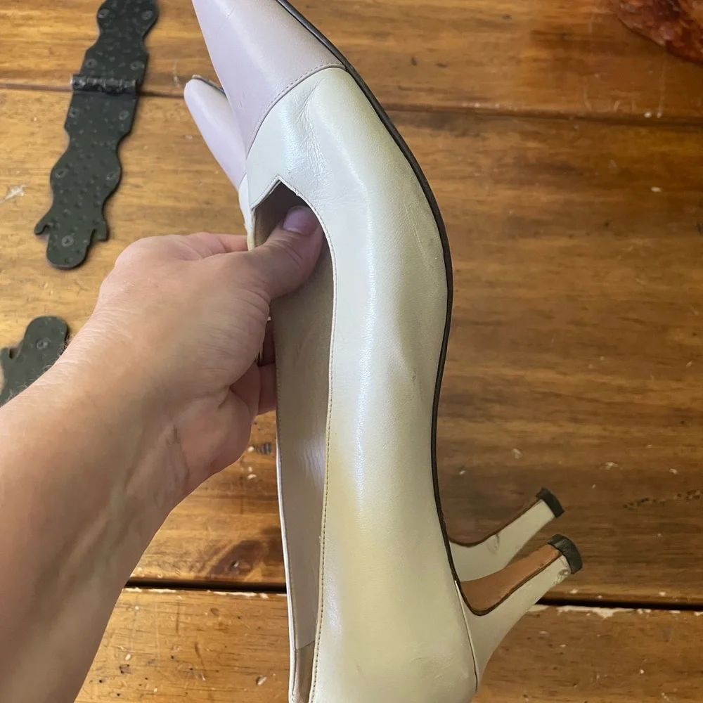 Vintage 80s Chanel Leather Heels Pumps Cap Toe Beige Ivory Size 40 Made In Italy - Picture 6 of 11